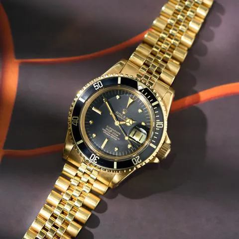 Rolex Submariner Date 1680 40mm Yellow gold Black