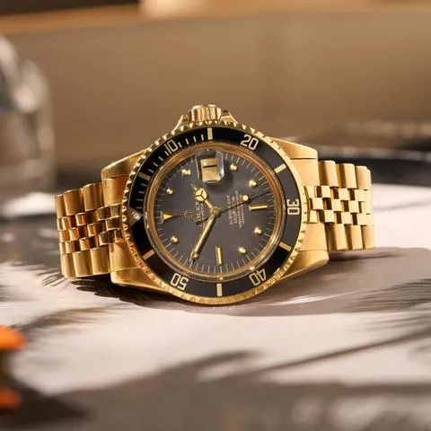 Rolex Submariner Date 1680 40mm Yellow gold Black 8