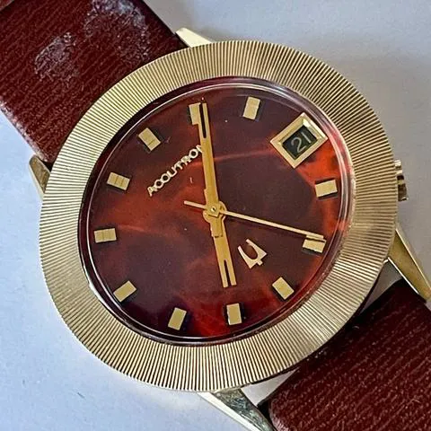 Bulova Accutron 41545 37mm Yellow gold Bordeaux