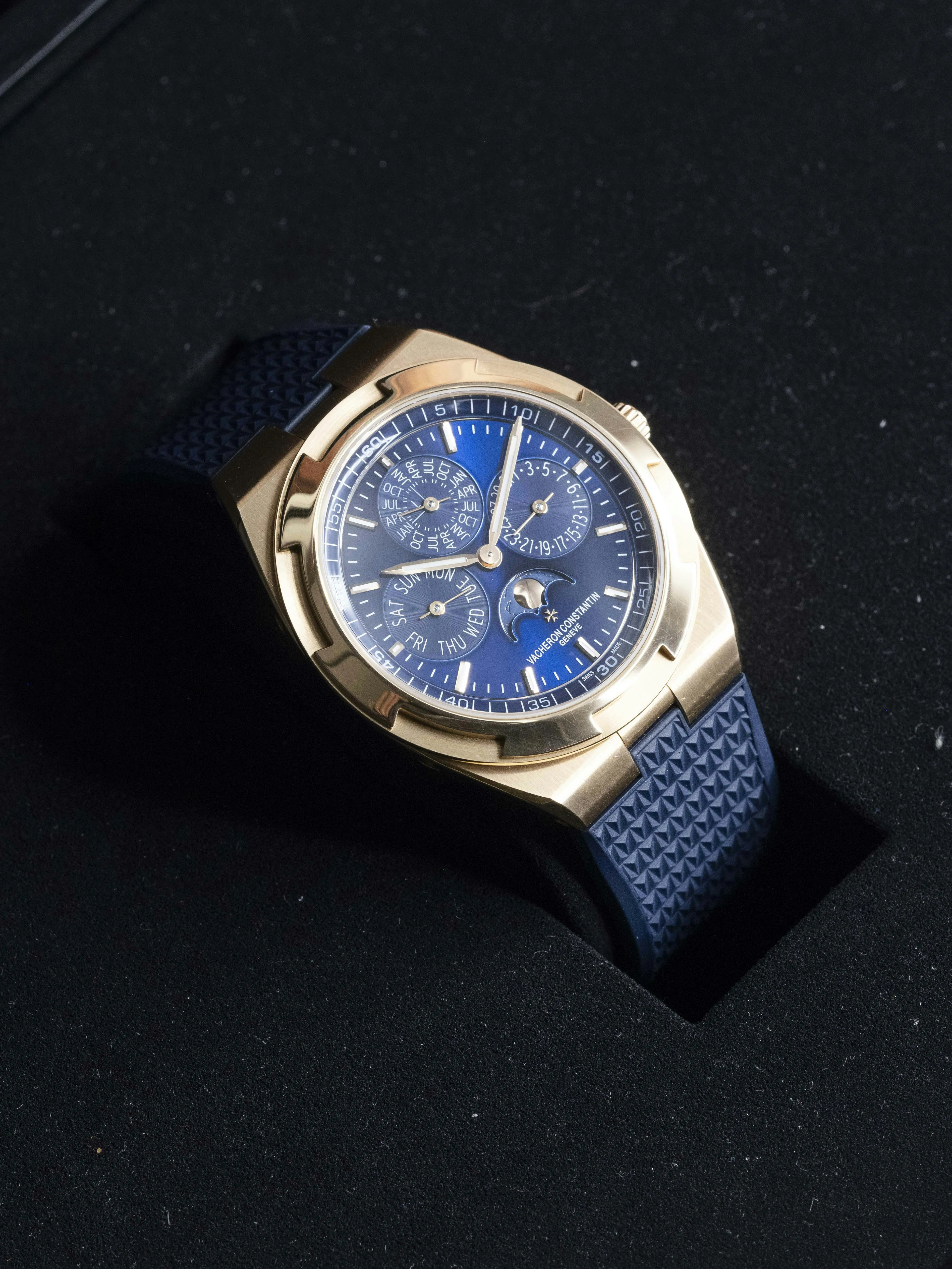 Vacheron Constantin Overseas 4300V/000R-B509 41.5mm Rose gold Blue 9