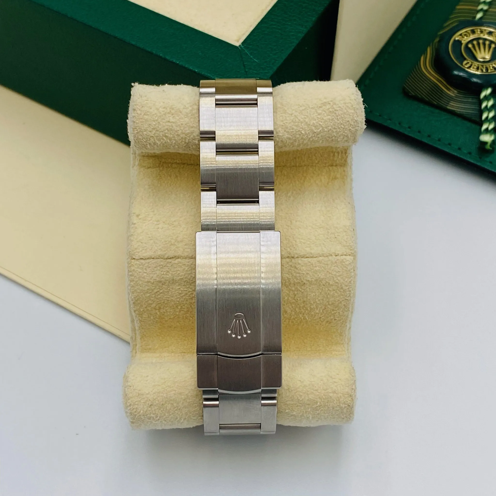 Rolex Oyster Perpetual 36 126000 36mm Green 3