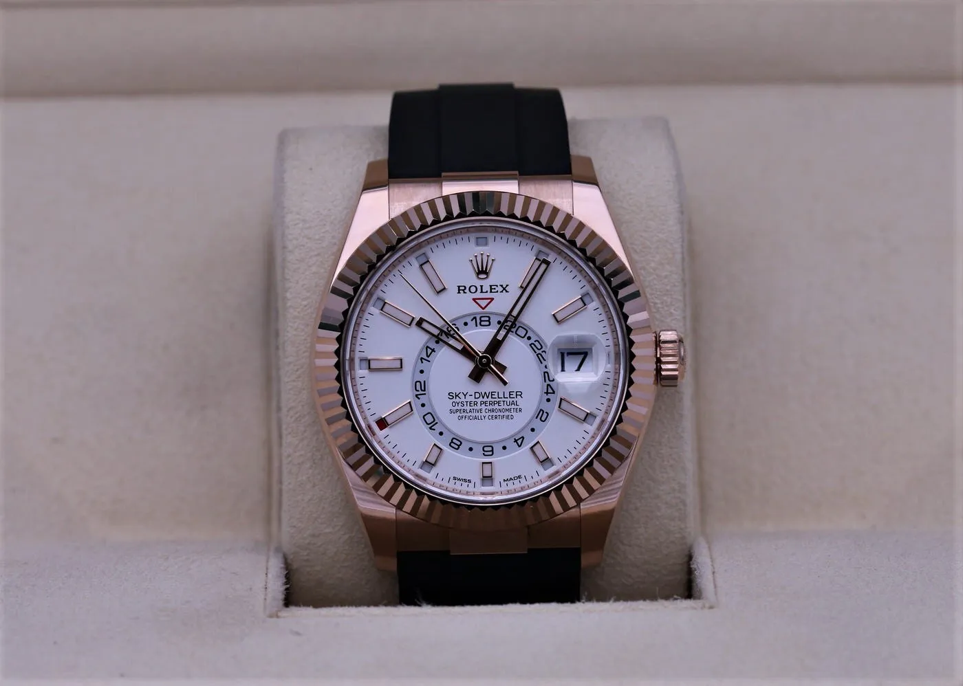 Rolex Sky-Dweller 326238 42mm Rose gold White