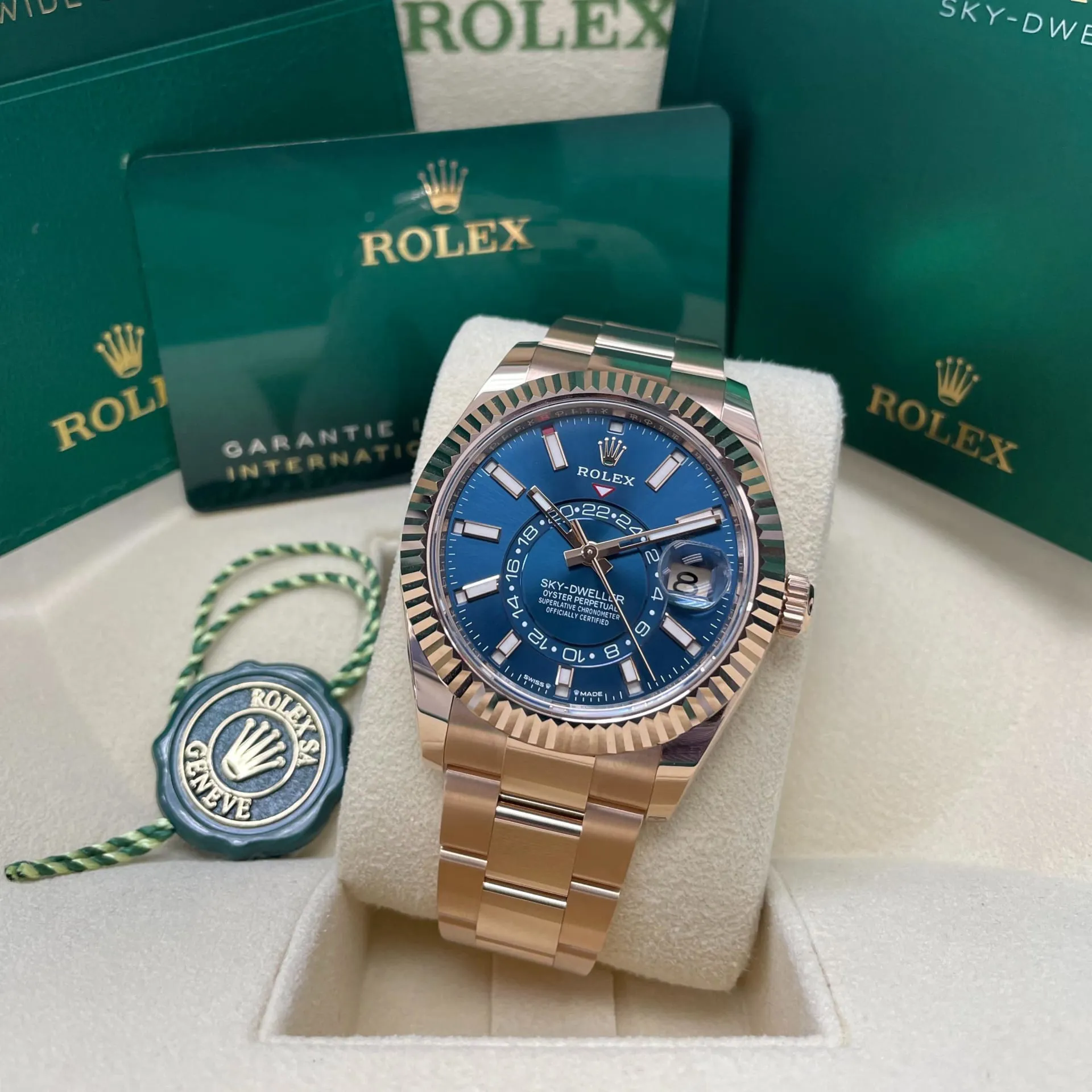 Rolex Sky-Dweller 336935-0001 42mm Everose gold Blue and Green