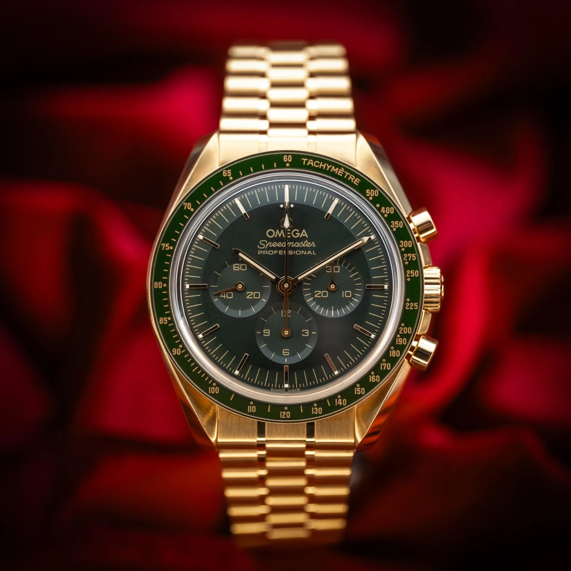 Omega Speedmaster 310.60.42.50.10.001 42mm Yellow gold Green