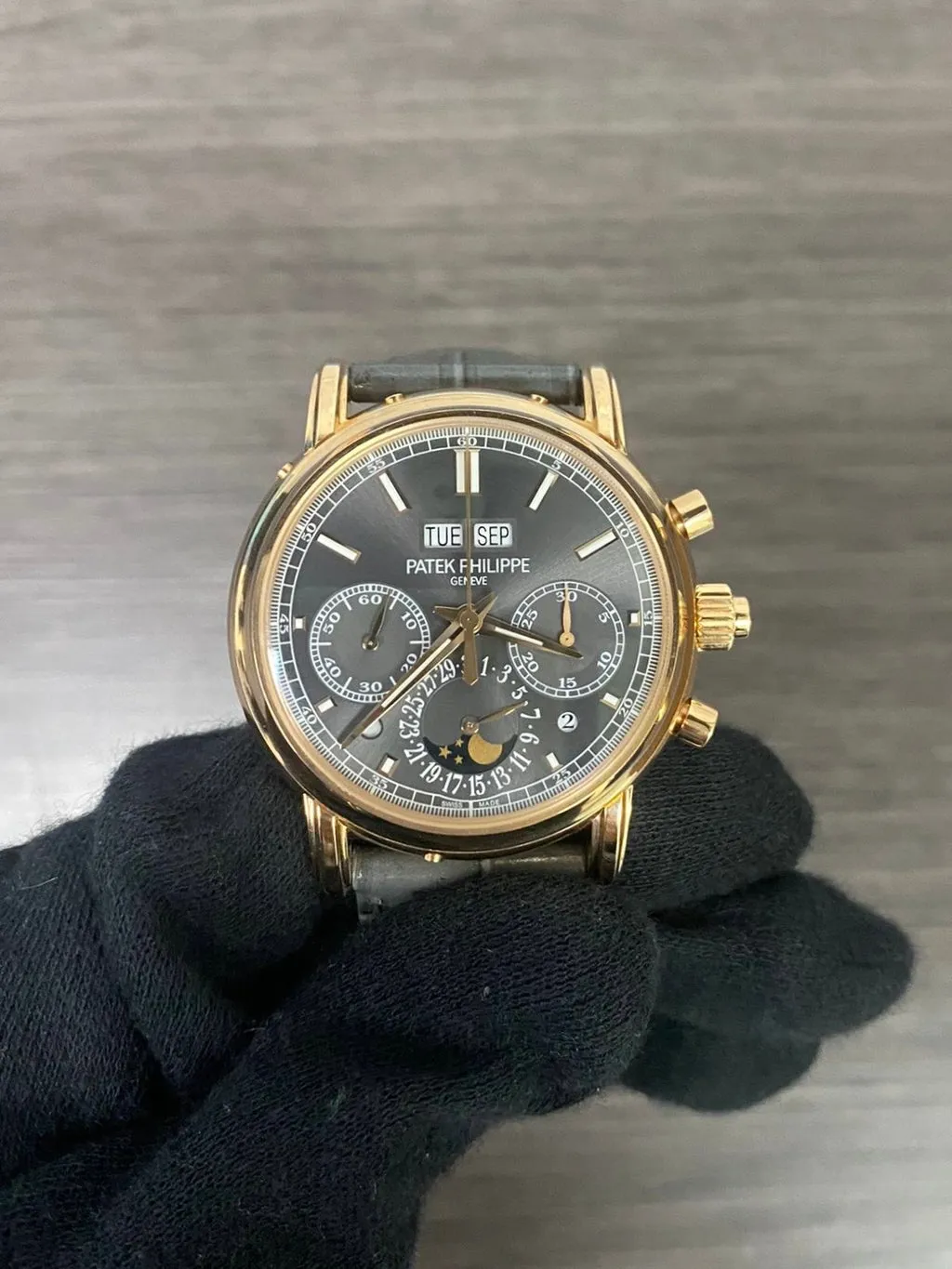 Patek Philippe Perpetual Calendar Split-Seconds Chronograph 5204R-011 Rose gold Gray