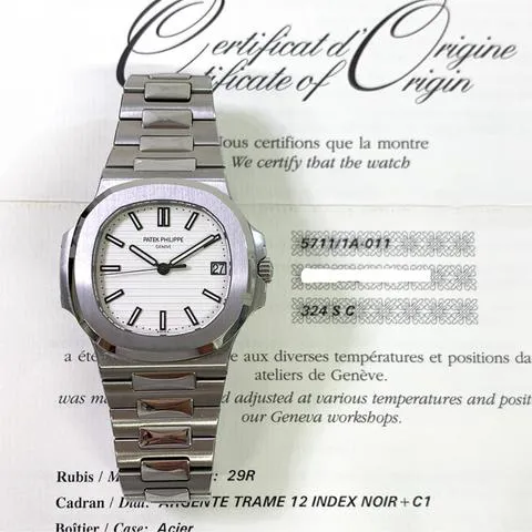 Patek Philippe Nautilus 5711/1A-011 40mm Stainless steel White