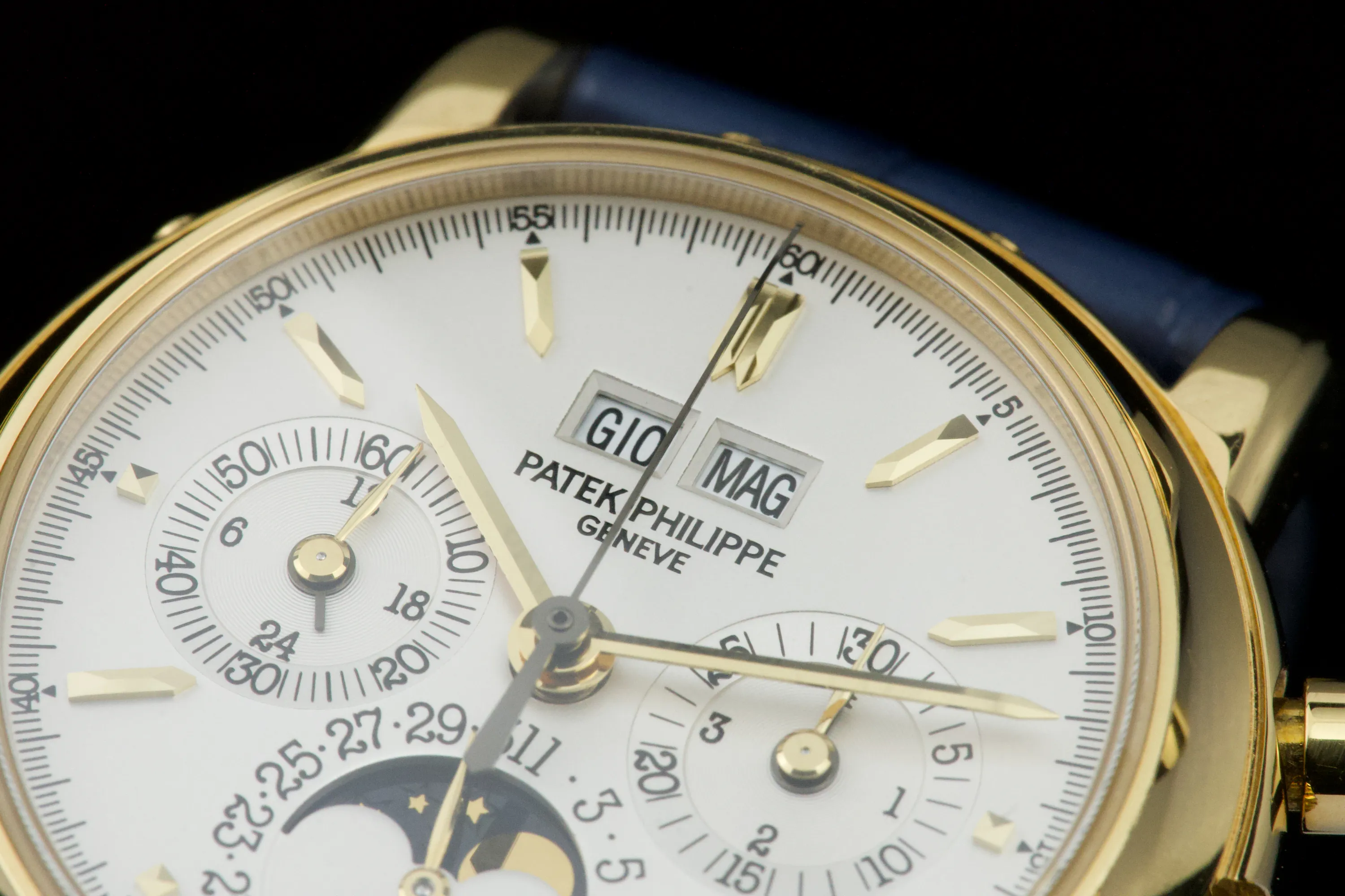 Patek Philippe Perpetual Calendar Chronograph 3970 36mm Yellow gold 10