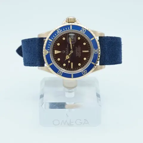 Rolex Submariner Date 1680 40mm Yellow gold Blue 3