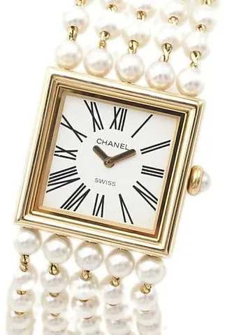 Chanel Mademoiselle 22.5mm Yellow gold White