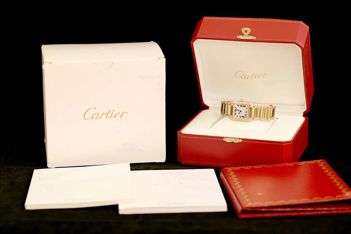 Cartier Tank 1821 25mm Yellow gold 9