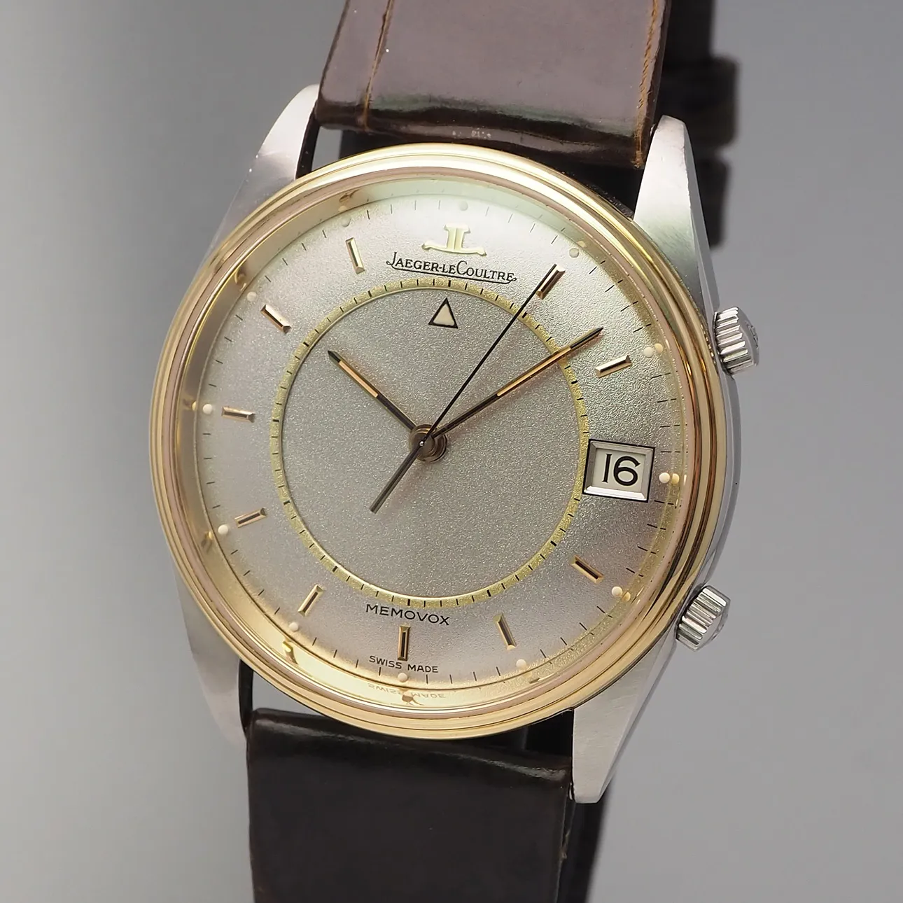 Jaeger-LeCoultre Memovox 141.012.5 36mm Yellow gold