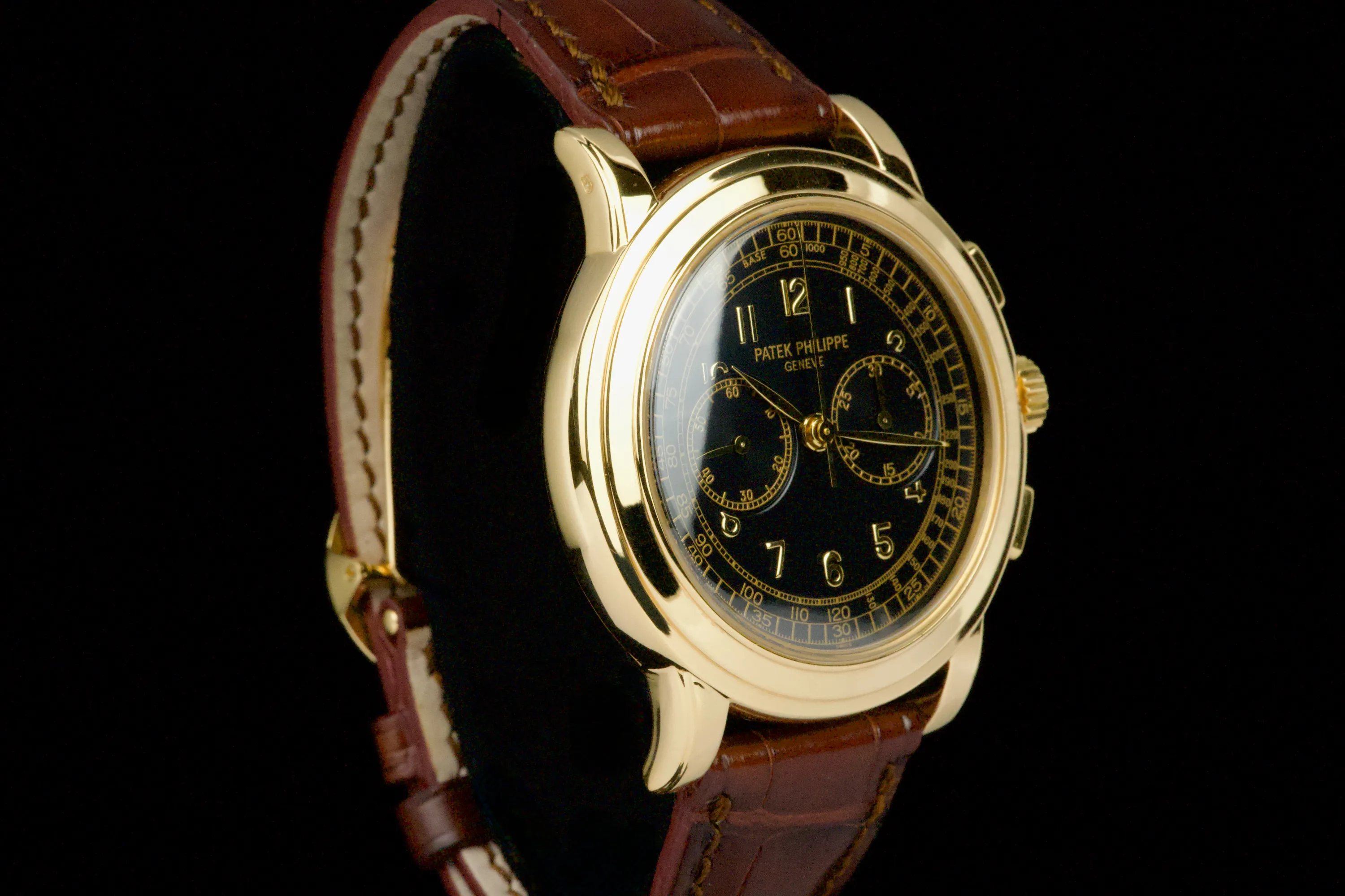 Patek Philippe Chronograph 5070 J 42mm Yellow gold Black 9