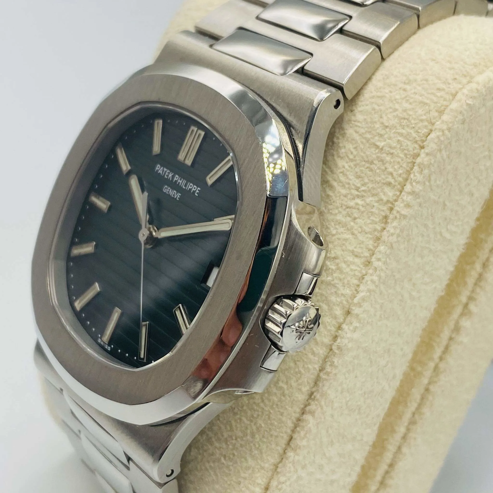 Patek Philippe Nautilus 5711 Blue 3