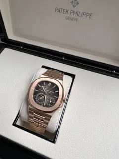 Patek Philippe Nautilus Moonphase 5712/1R 40mm Rose gold Black