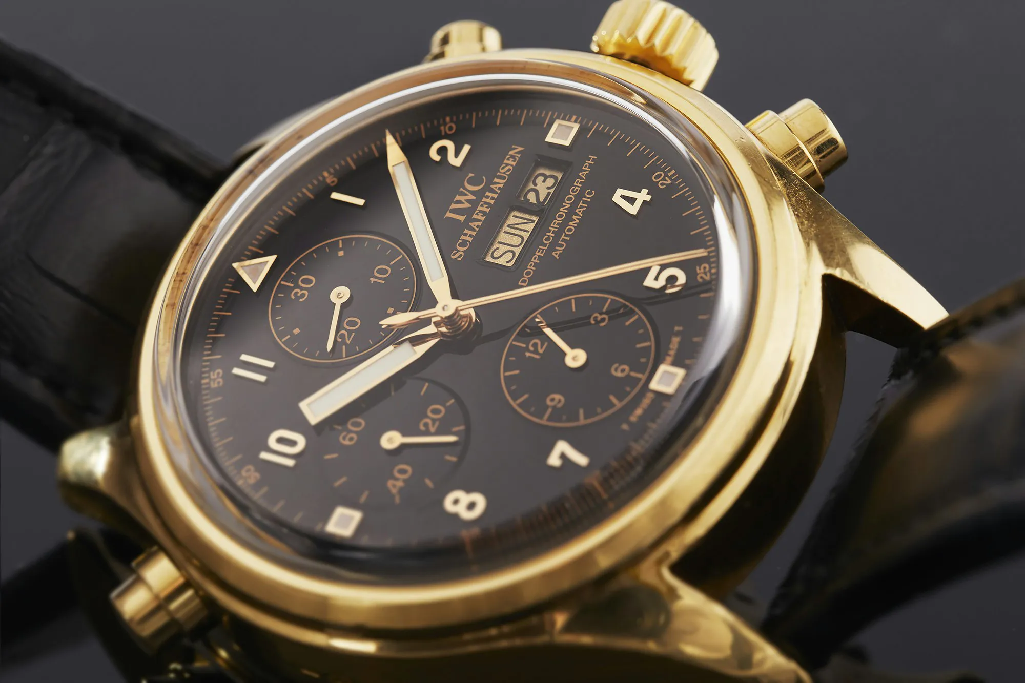 IWC Pilot IW3711-15 42mm Yellow gold Black