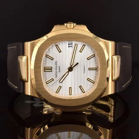 Patek Philippe Nautilus 5711J-001 40mm Yellow gold Silver 2