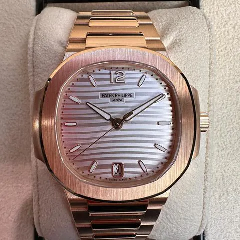 Patek Philippe Nautilus 7118/1R-001 35mm Rose gold Silver