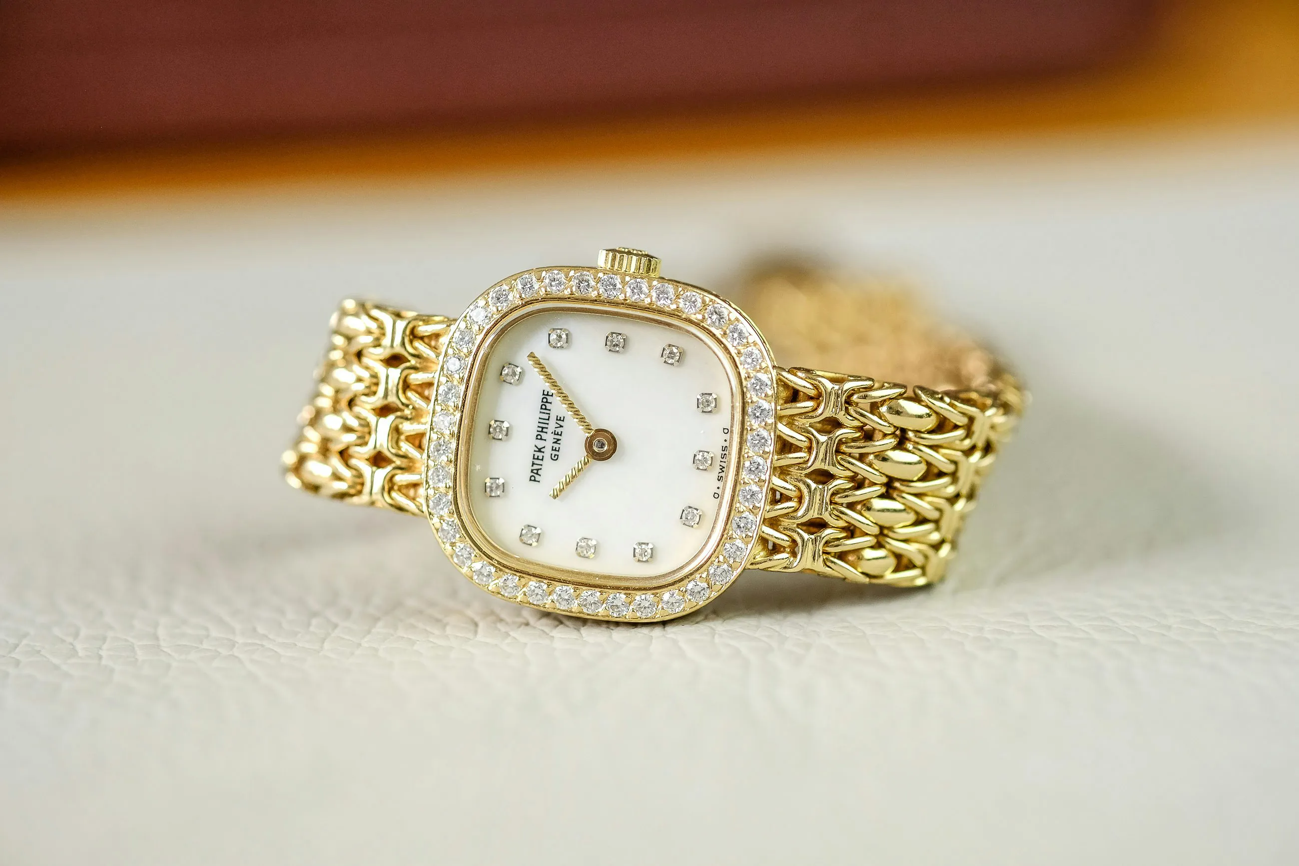 Patek Philippe 4712/1 20mm Yellow gold and Diamond Mother of pearl with diamond 2