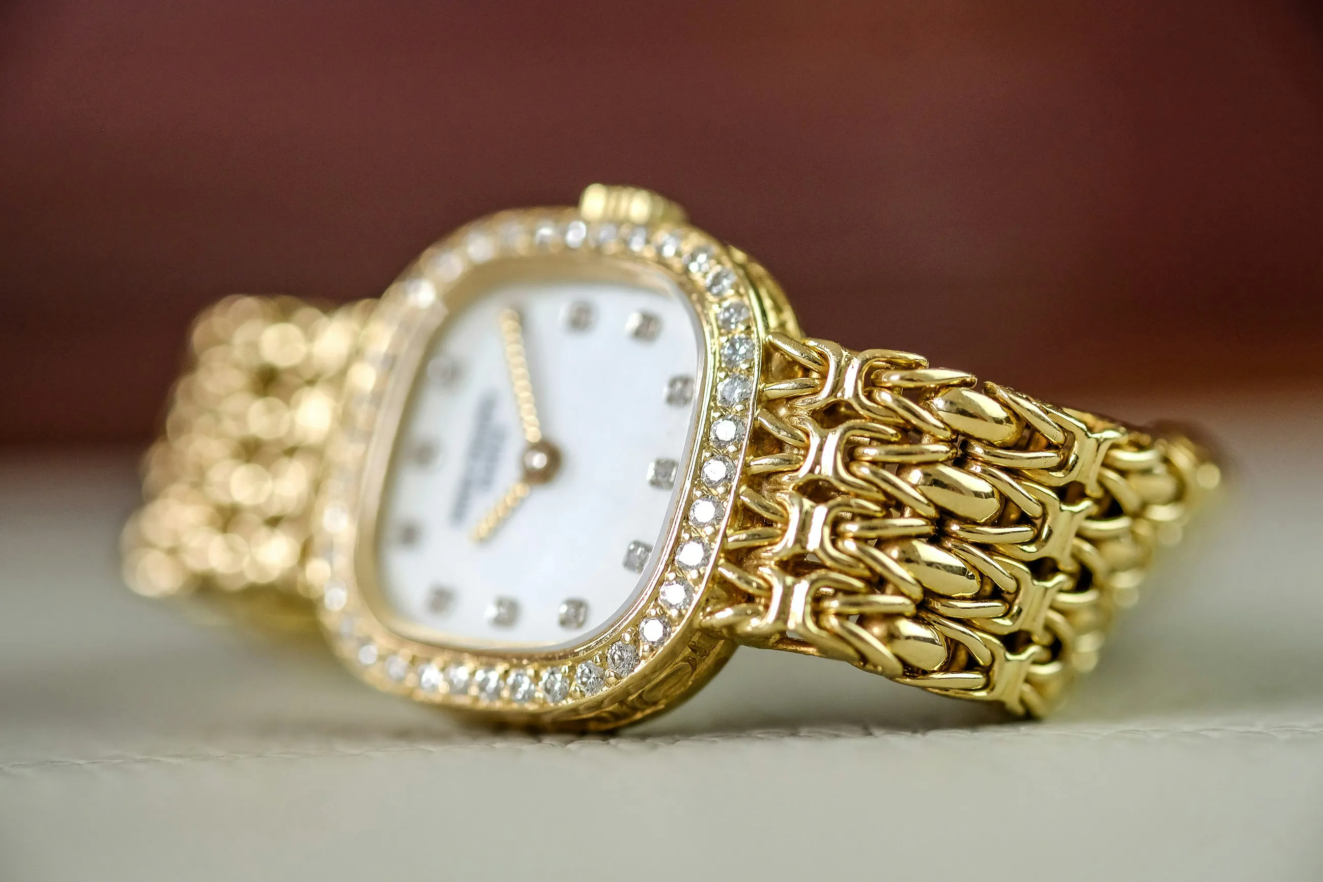 Patek Philippe 4712/1 20mm Yellow gold and Diamond Mother of pearl with diamond 13