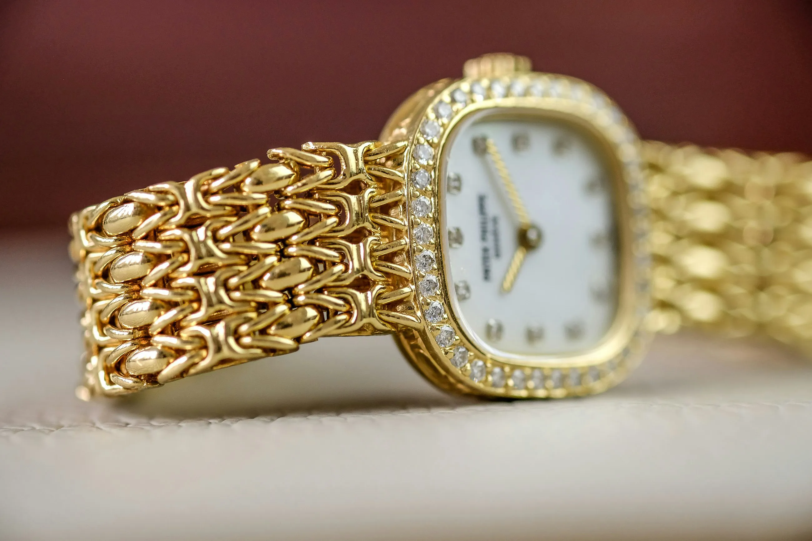 Patek Philippe 4712/1 20mm Yellow gold and Diamond Mother of pearl with diamond 14