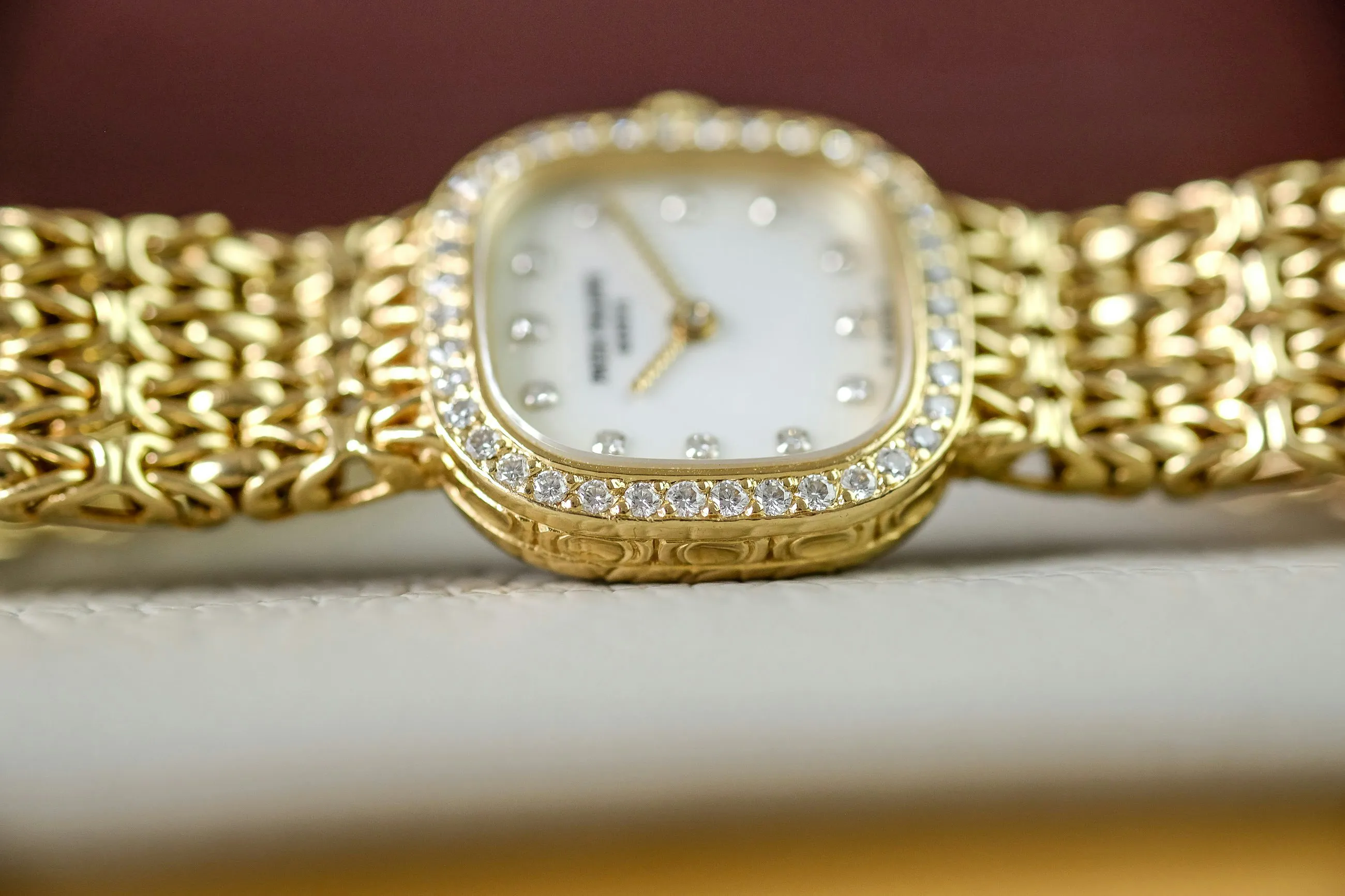 Patek Philippe 4712/1 20mm Yellow gold and Diamond Mother of pearl with diamond 15