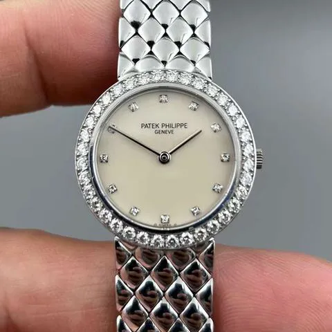 Patek Philippe Calatrava 4820 26mm White gold White