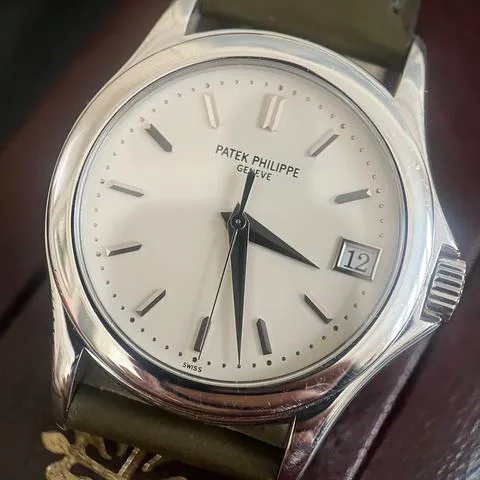 Patek Philippe Calatrava 5107G-001 37mm White gold White