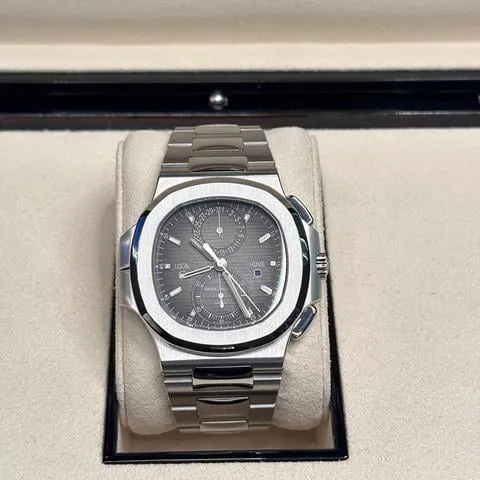 Patek Philippe Nautilus 5990/1A-001 40.5mm Stainless steel Black