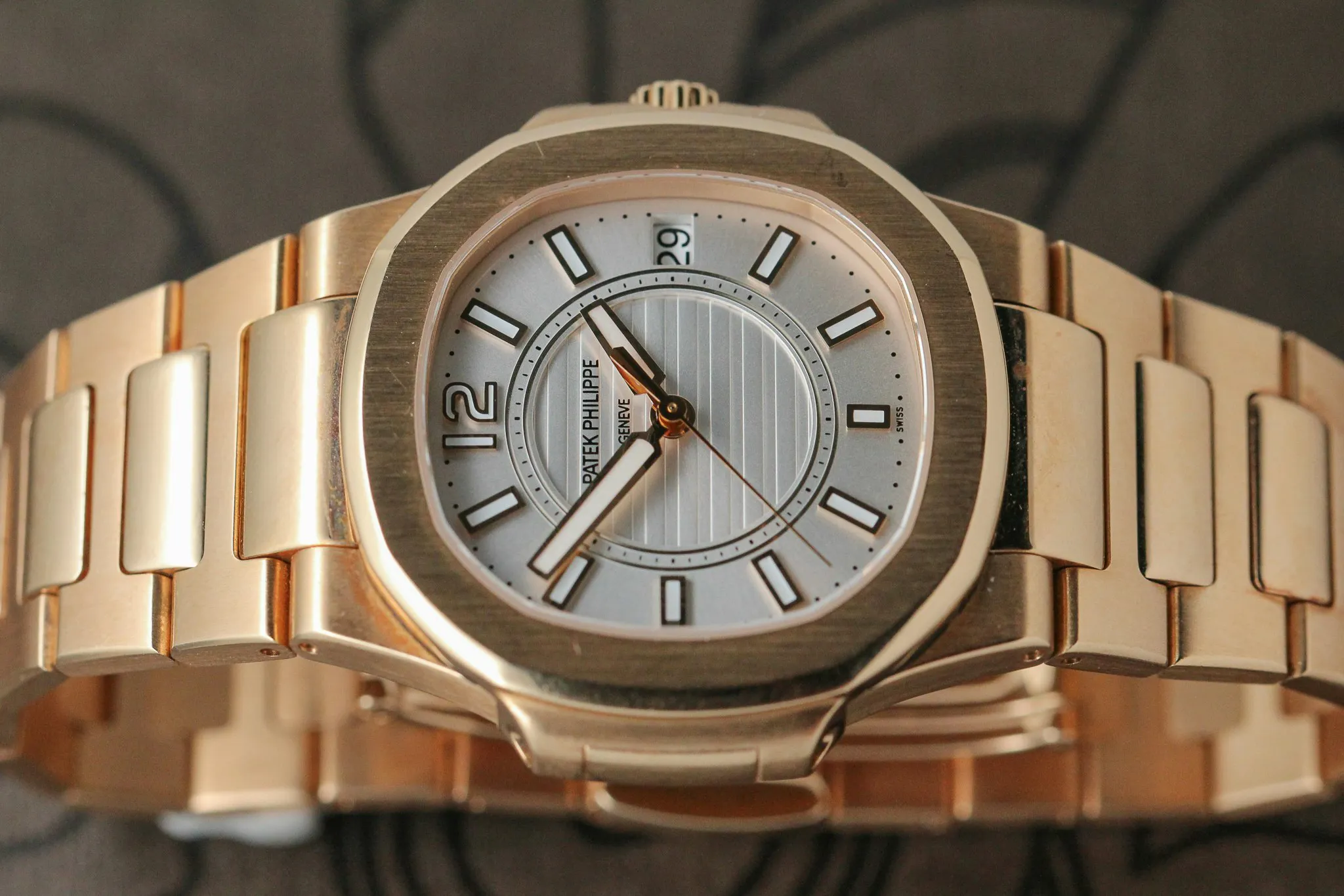 Patek Philippe Nautilus 7011/1R-001 32mm Rose gold White 3