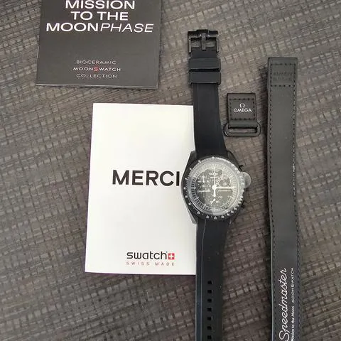 Swatch Moonswatch SO33B700 42mm Ceramic Black