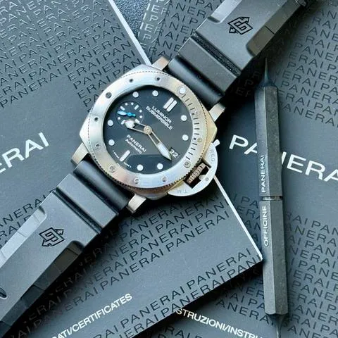 Panerai Submersible PAM 00682 42mm Stainless steel Black 6