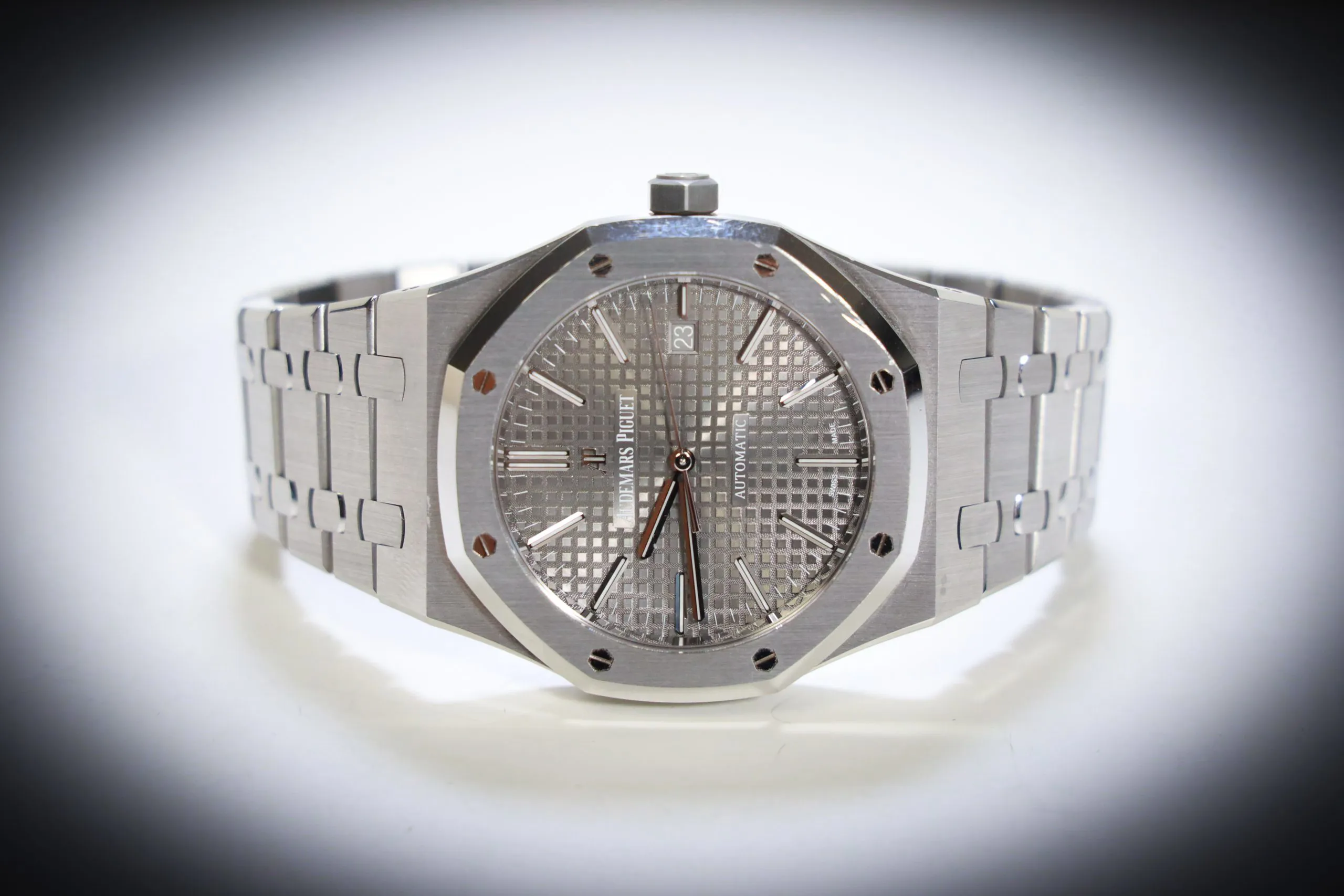 Audemars Piguet Royal Oak 15400ST.OO.1220ST.02 41mm Stainless steel Silver