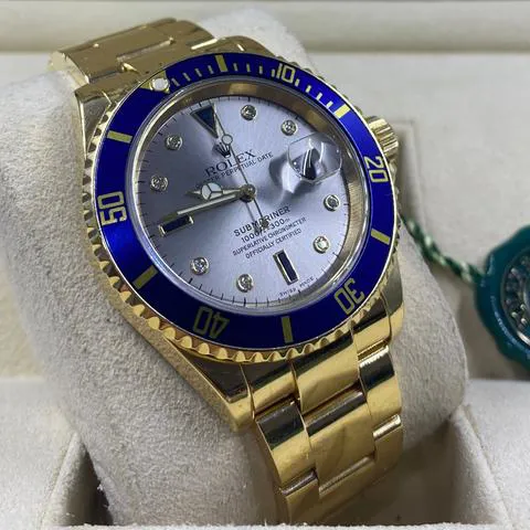 Rolex Submariner Date 16618 40mm Yellow gold Silver 2