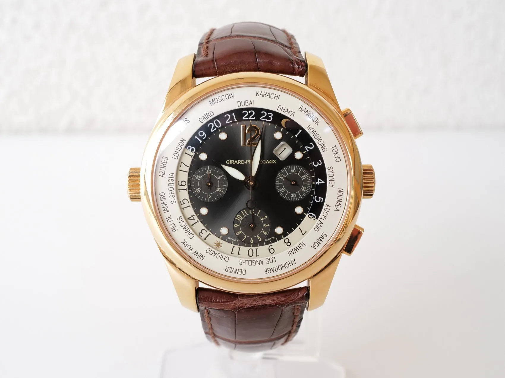 Girard-Perregaux Traveller 49805-52-251-BACA 43mm Yellow gold Black