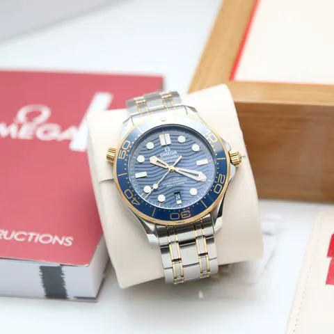 Omega Seamaster Diver 300M 210.20.42.20.03.001 42mm Yellow gold and Stainless steel Blue