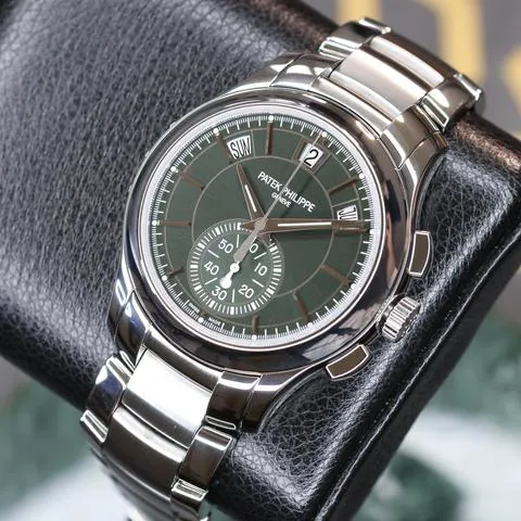 Patek Philippe Annual Calendar Chronograph 5905/1A-001 42mm Stainless steel Green 3