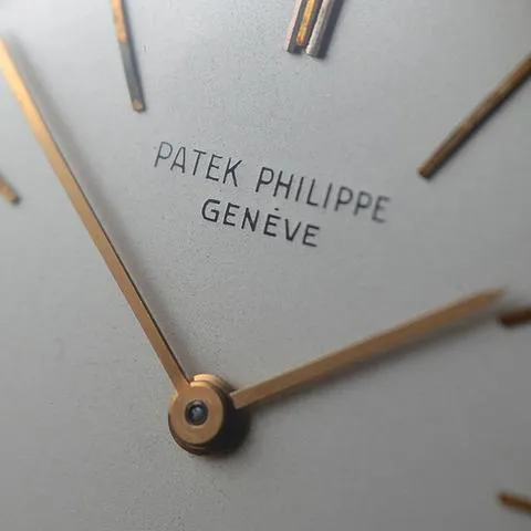 Patek Philippe Calatrava 2591 34.5mm Yellow gold White 3