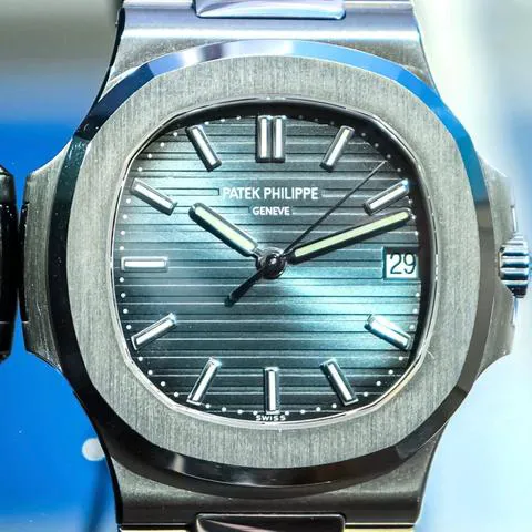 Patek Philippe Nautilus 5711/1A-010 40mm Stainless steel Blue