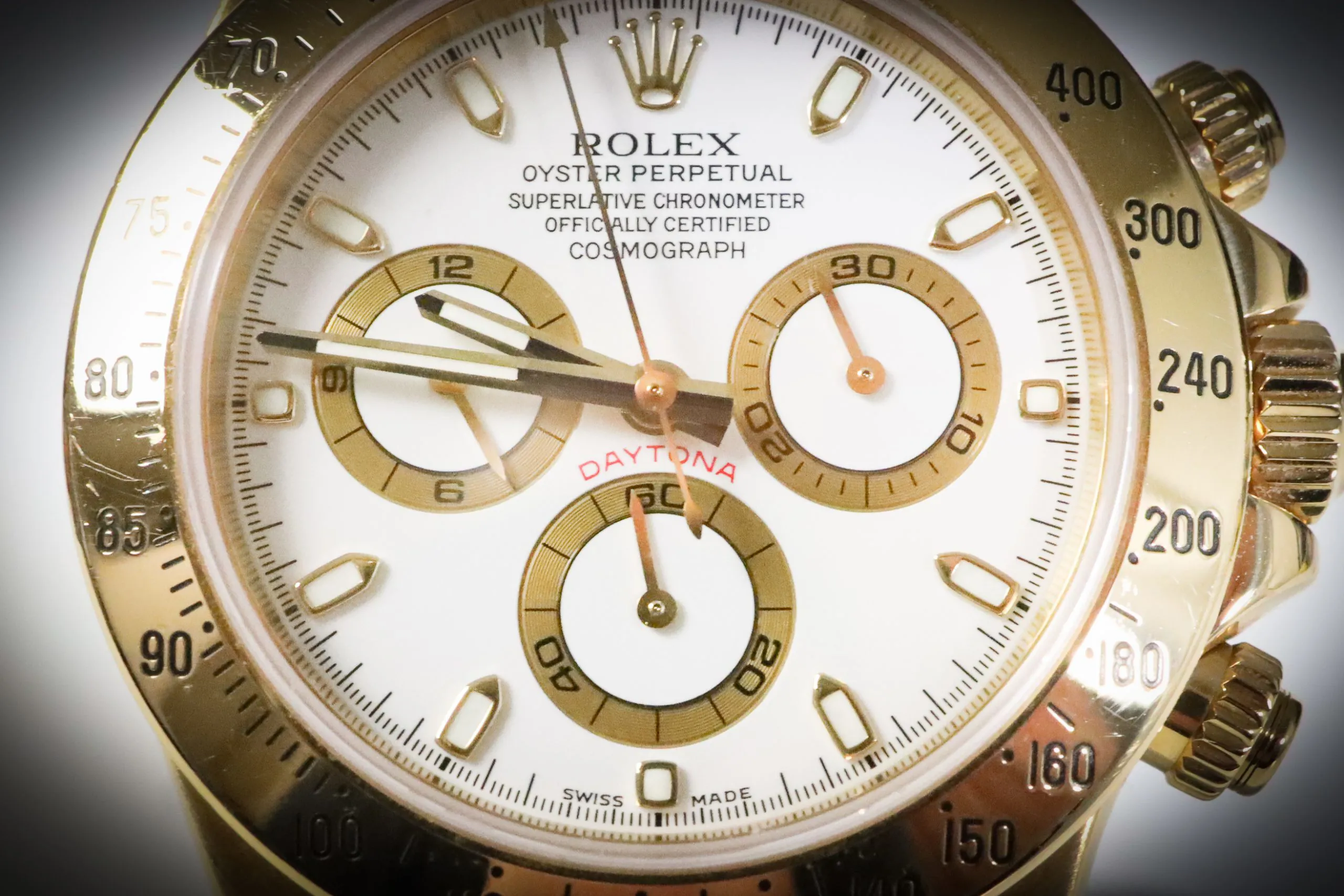 Rolex Daytona 116528 40mm Yellow gold White 2