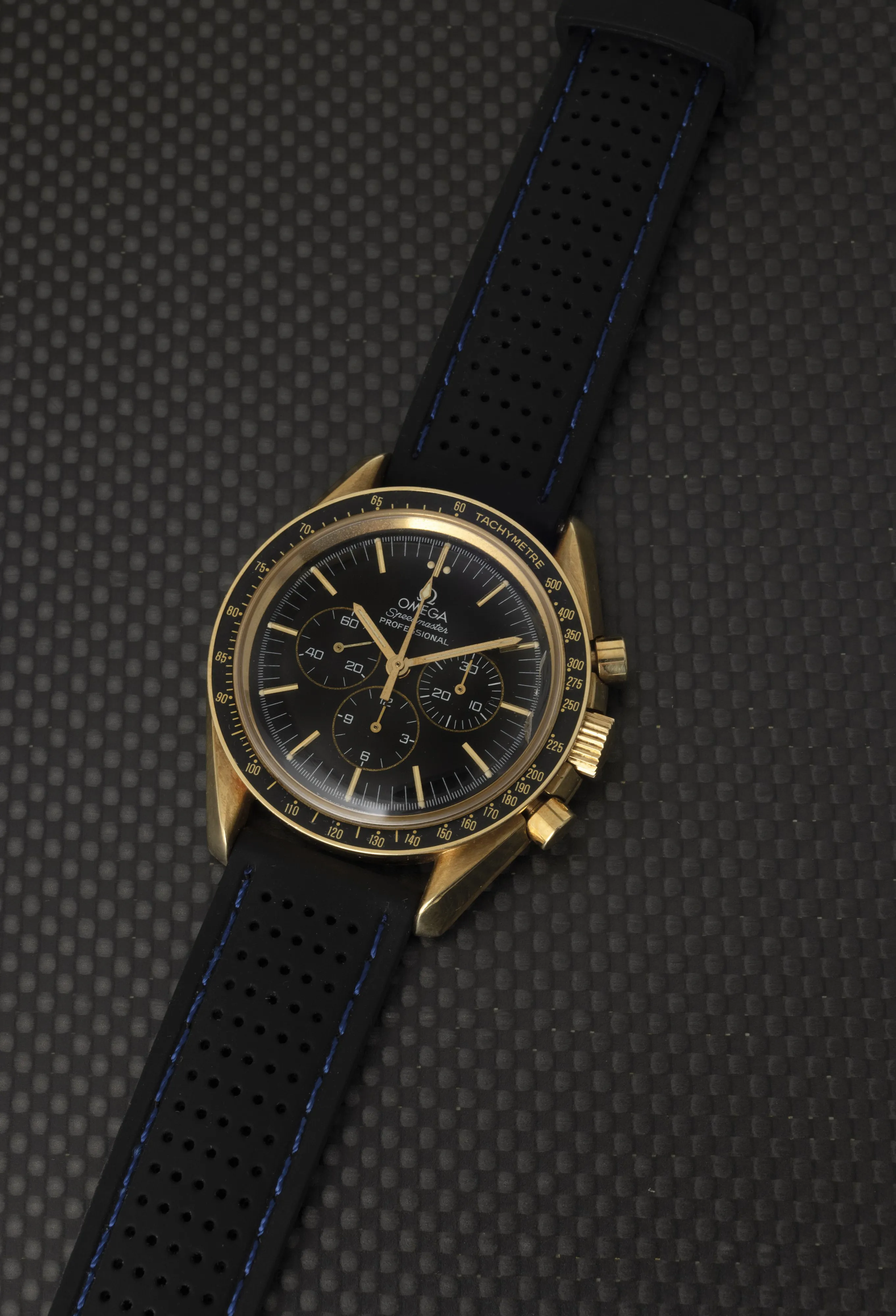 Omega Speedmaster 145.00.52 42mm Yellow gold Black 2