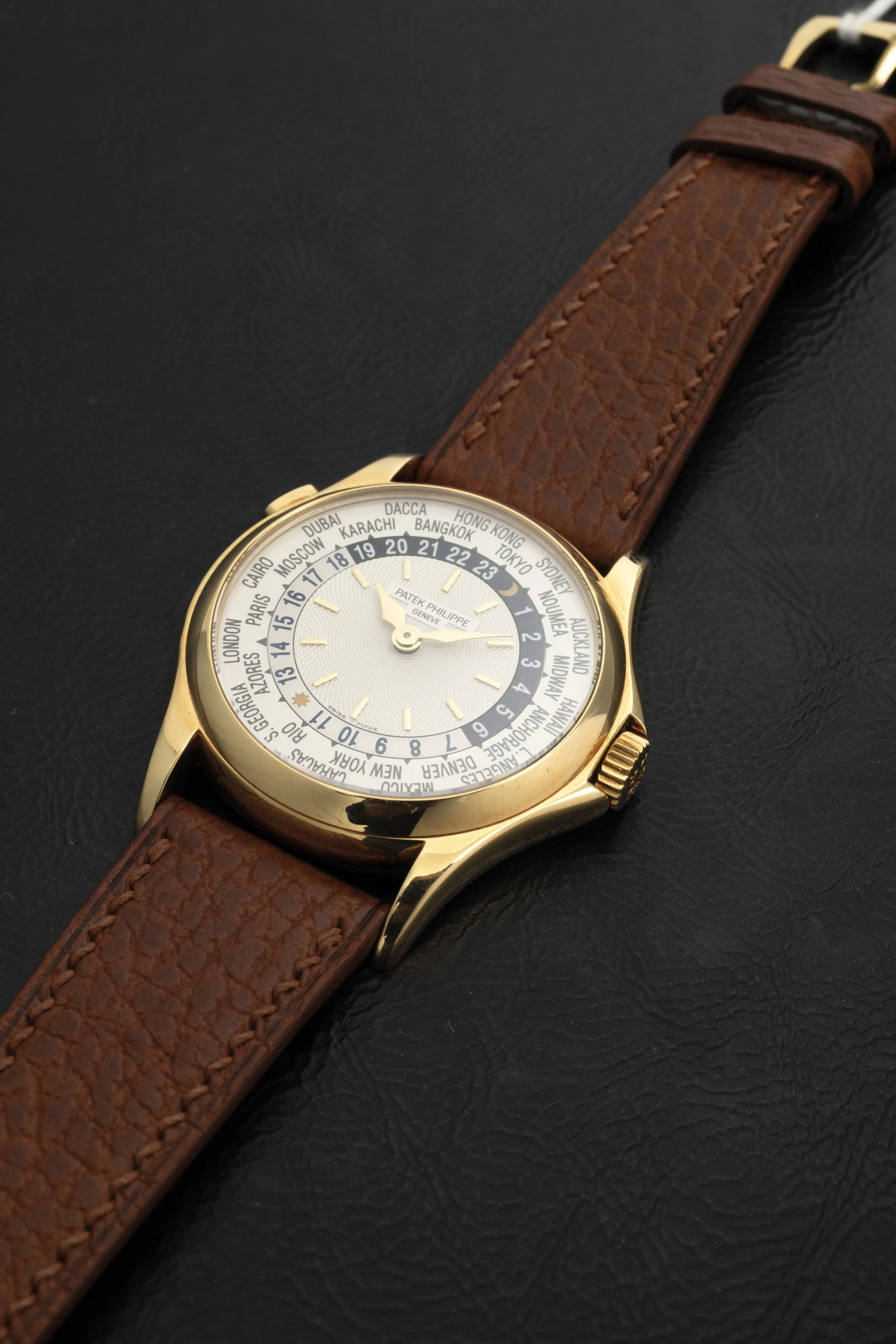 Patek Philippe World Time 5110J 37mm Yellow gold Silver Guilloche 1