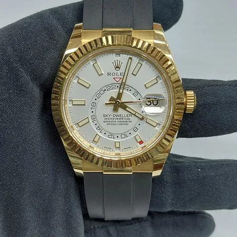 Rolex Sky-Dweller 326238 42mm Yellow gold Champagne