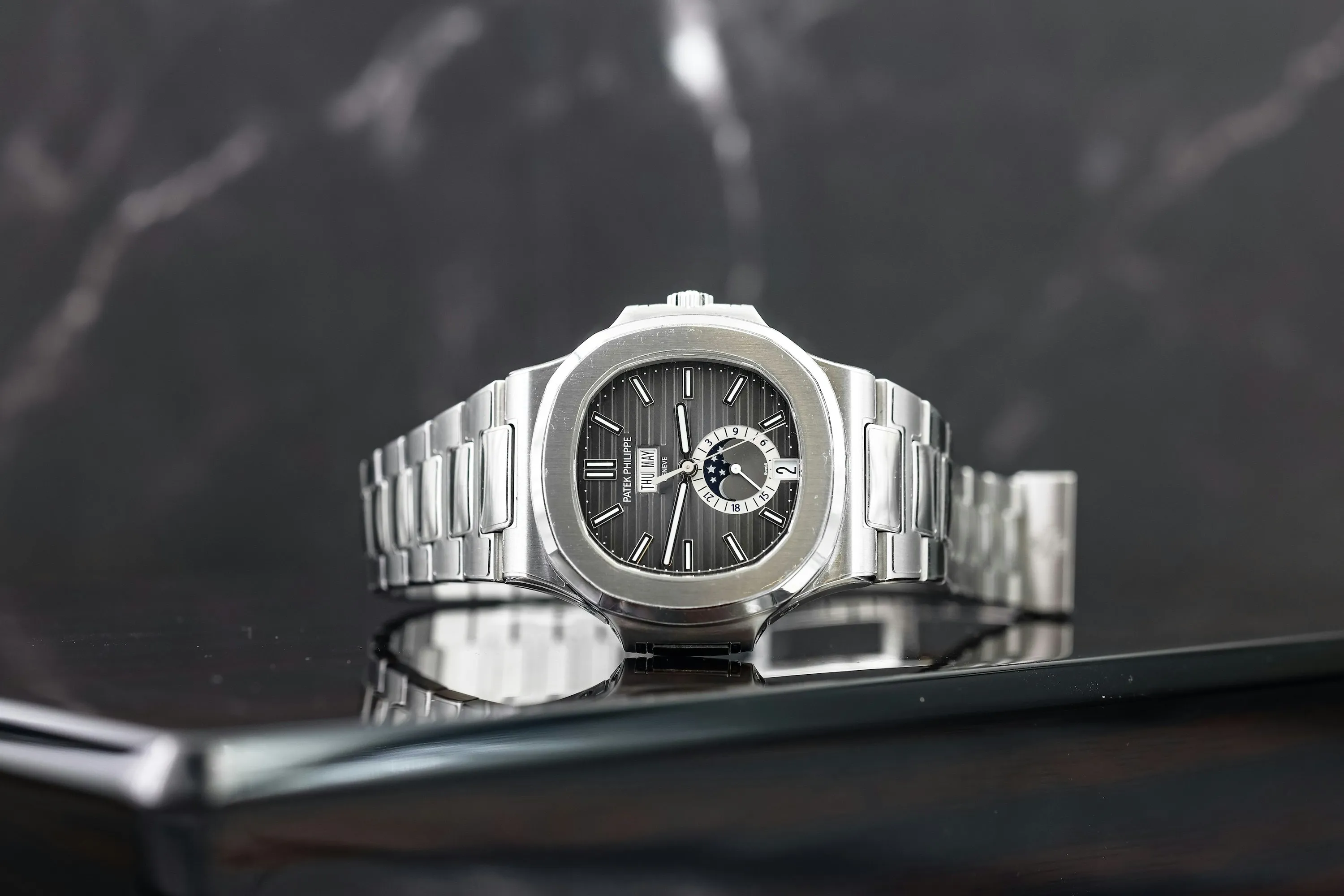 Patek Philippe Nautilus 5726/1A 40.5mm Stainless steel Grey 24