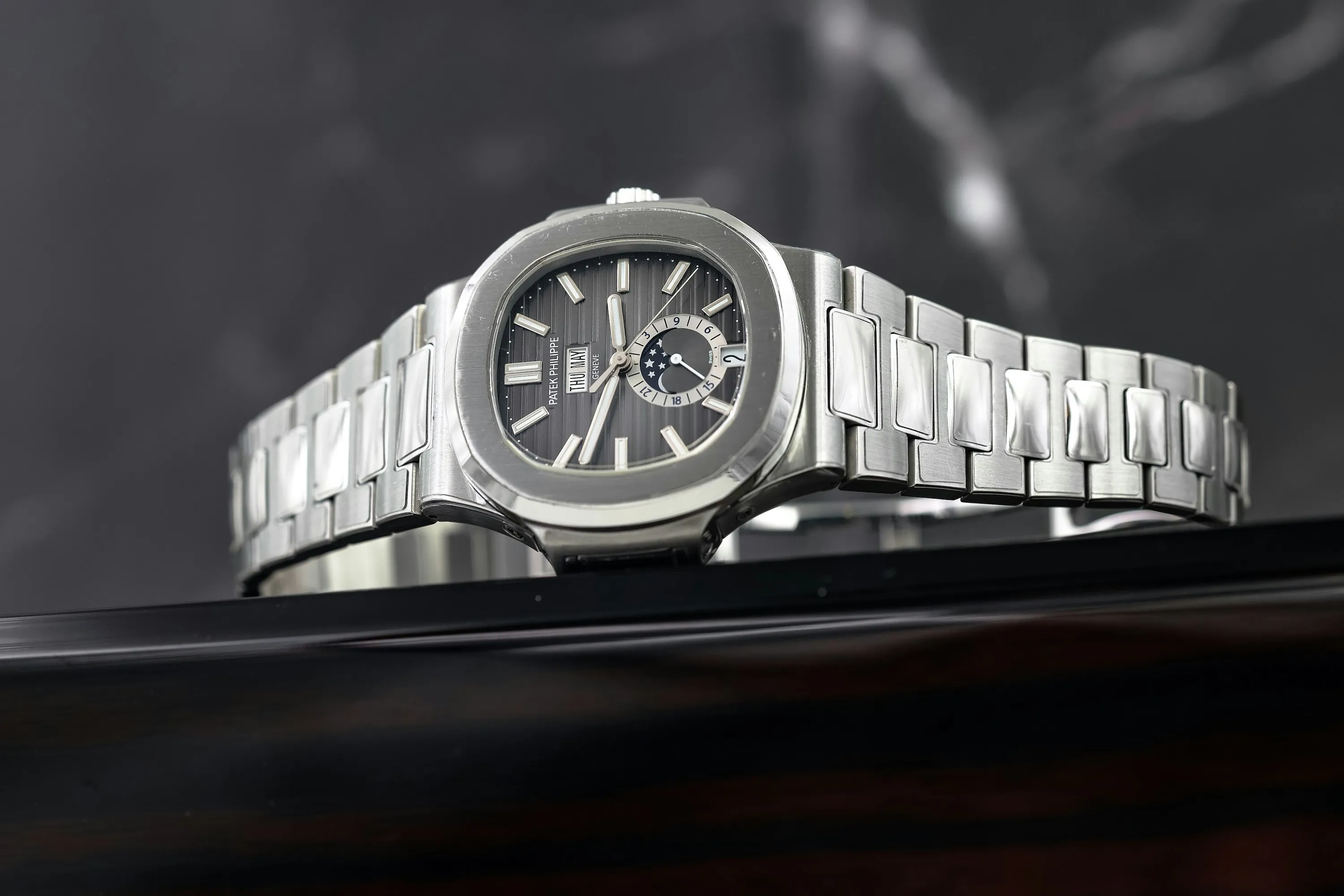 Patek Philippe Nautilus 5726/1A 40.5mm Stainless steel Grey 22