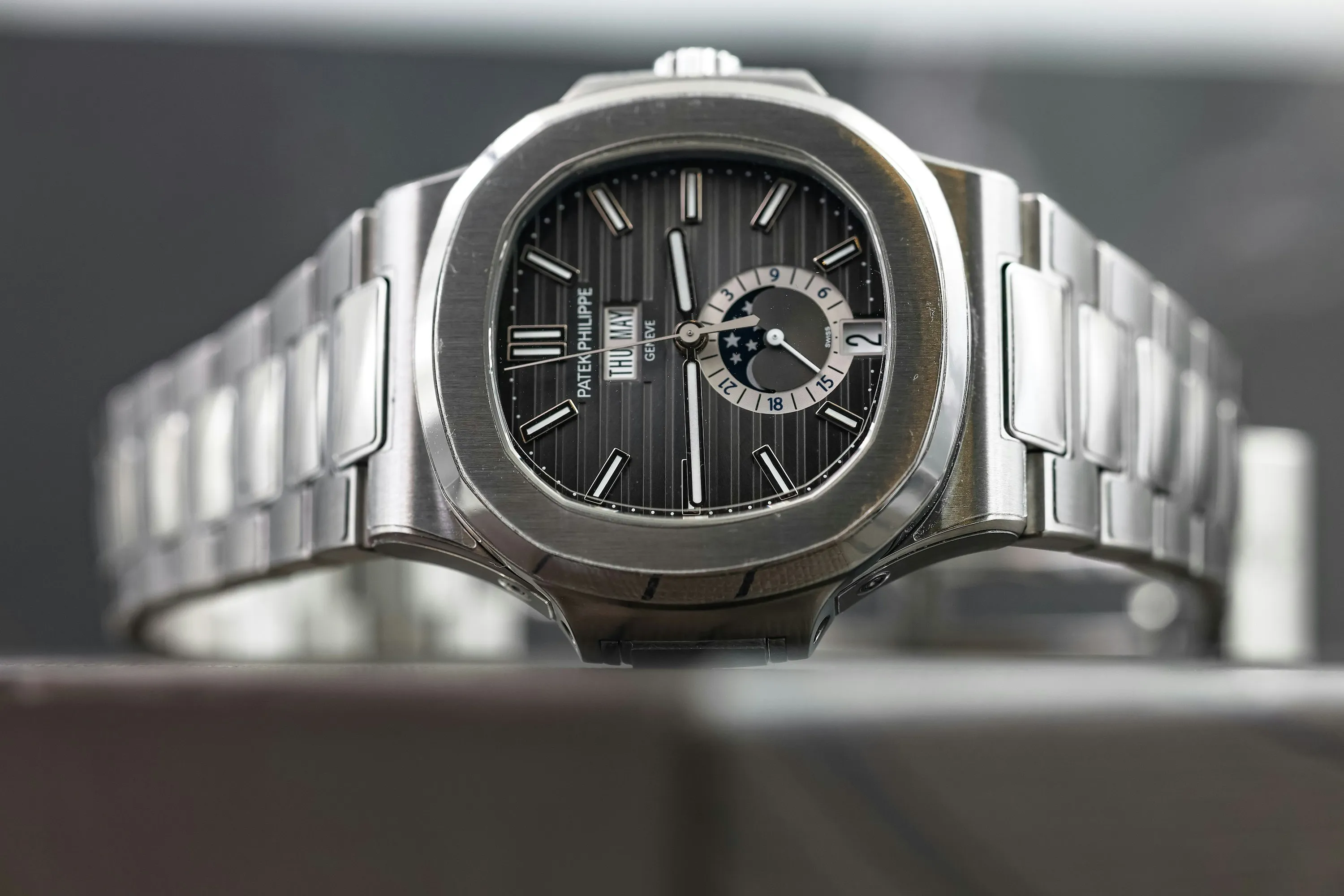 Patek Philippe Nautilus 5726/1A 40.5mm Stainless steel Grey 2