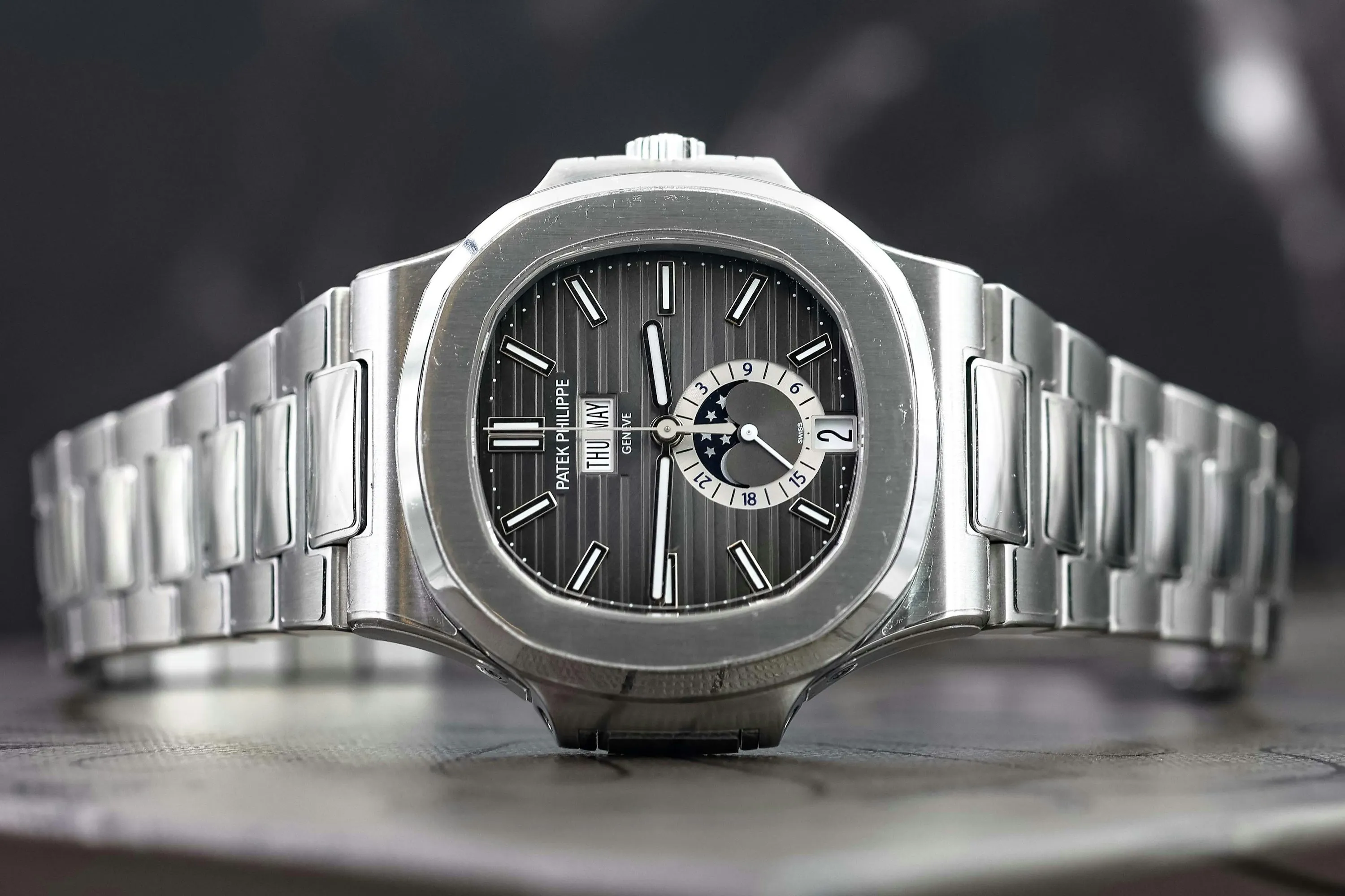 Patek Philippe Nautilus 5726/1A 40.5mm Stainless steel Grey 3