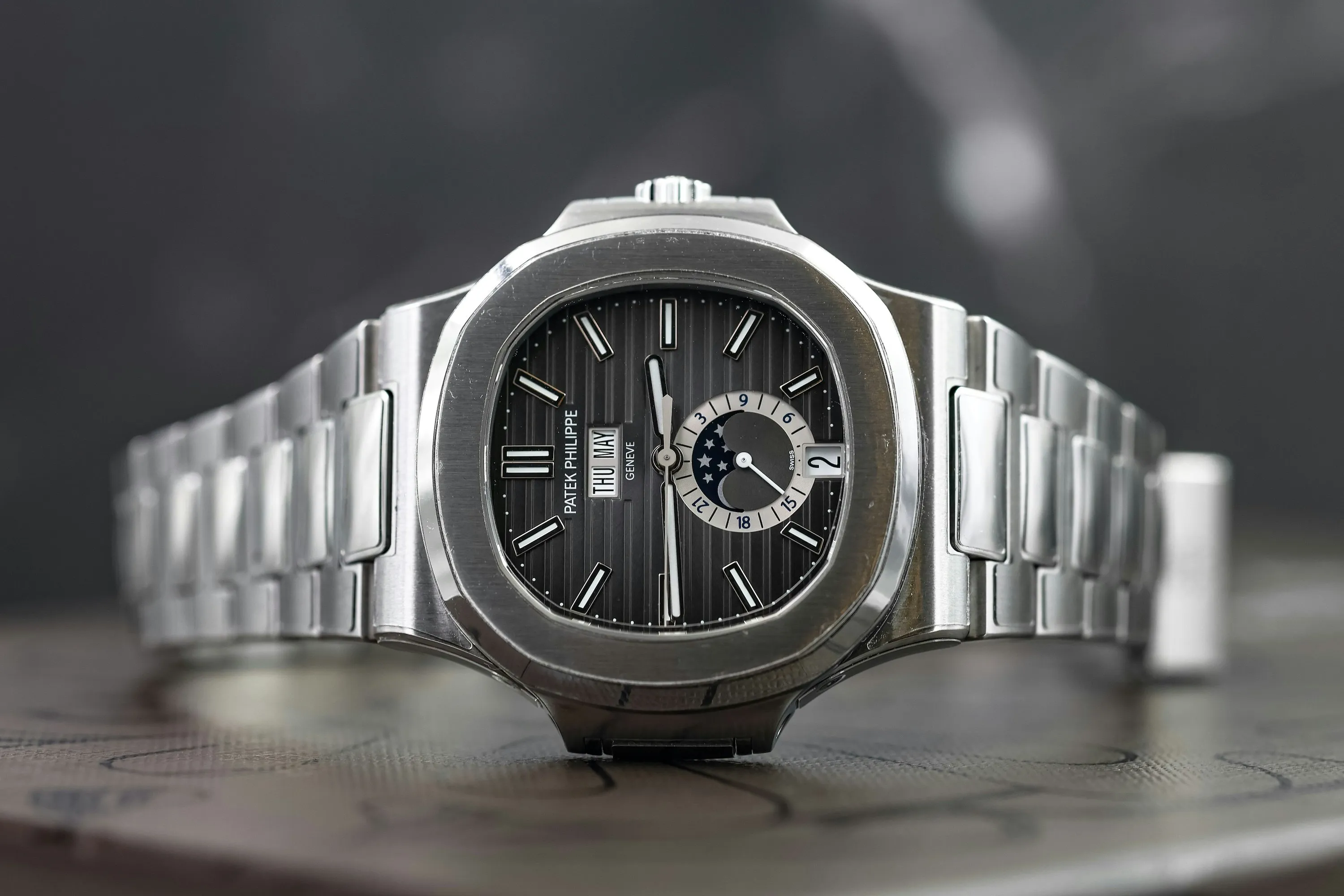 Patek Philippe Nautilus 5726/1A 40.5mm Stainless steel Grey 4