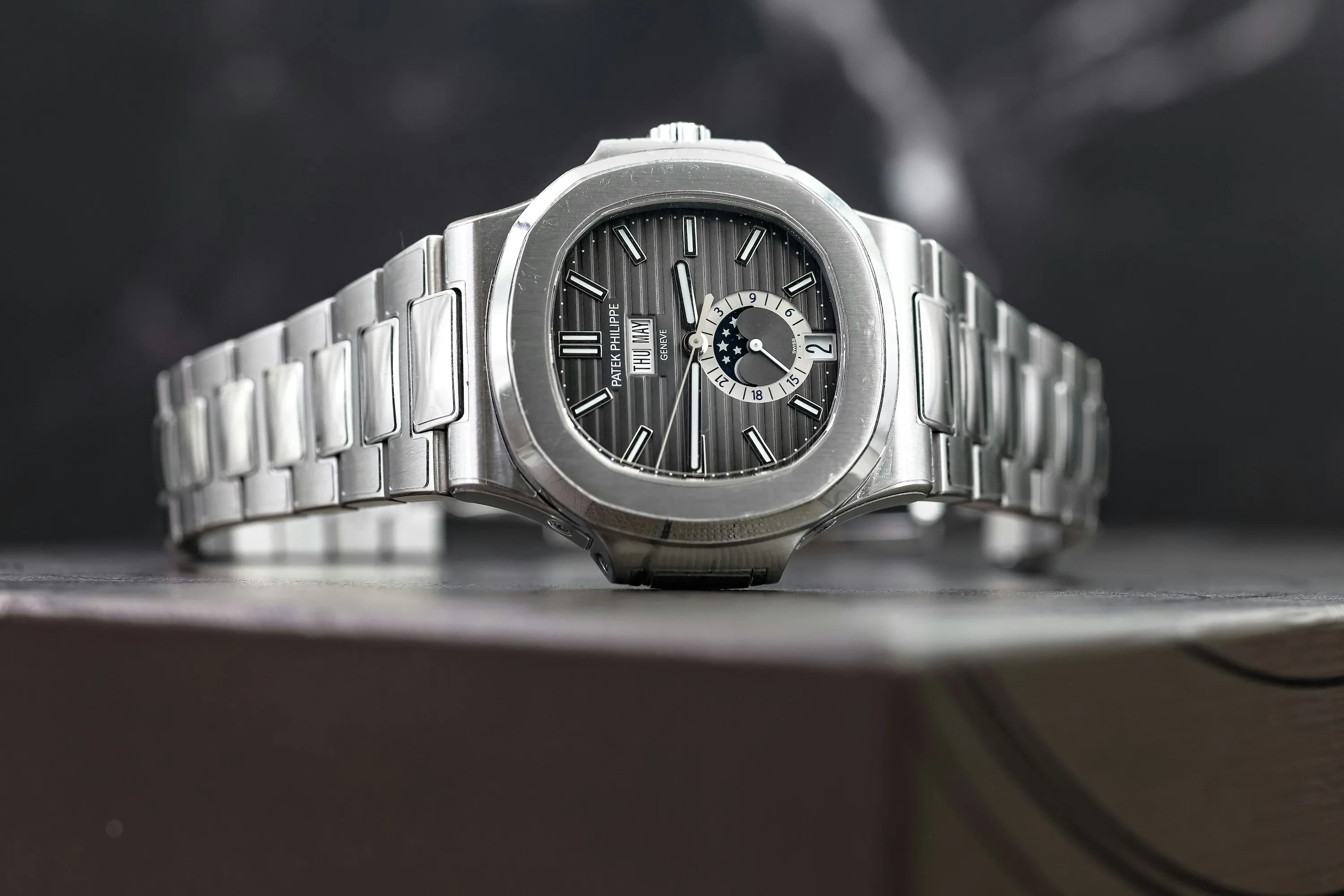 Patek Philippe Nautilus 5726/1A 40.5mm Stainless steel Grey 5