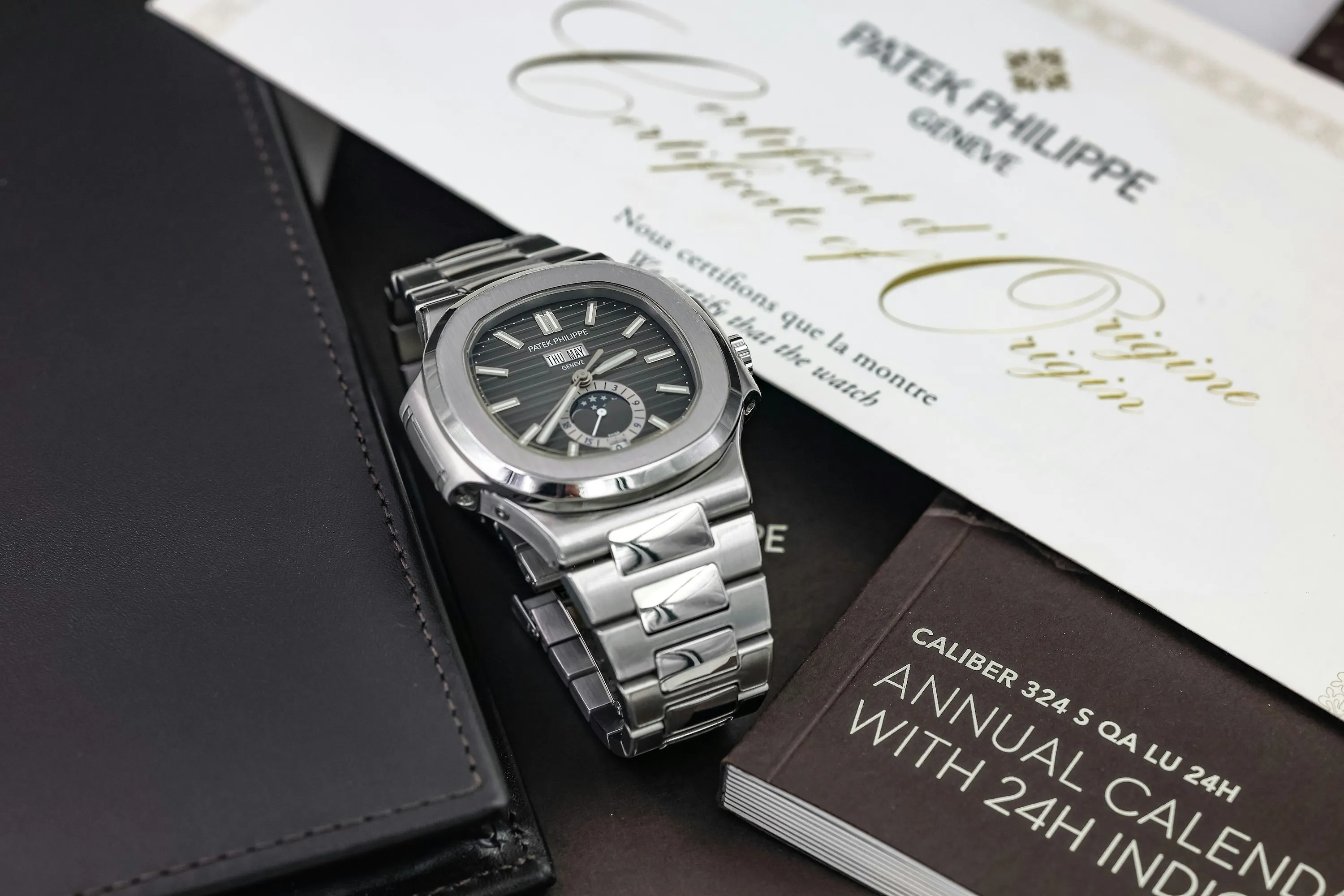 Patek Philippe Nautilus 5726/1A 40.5mm Stainless steel Grey 11