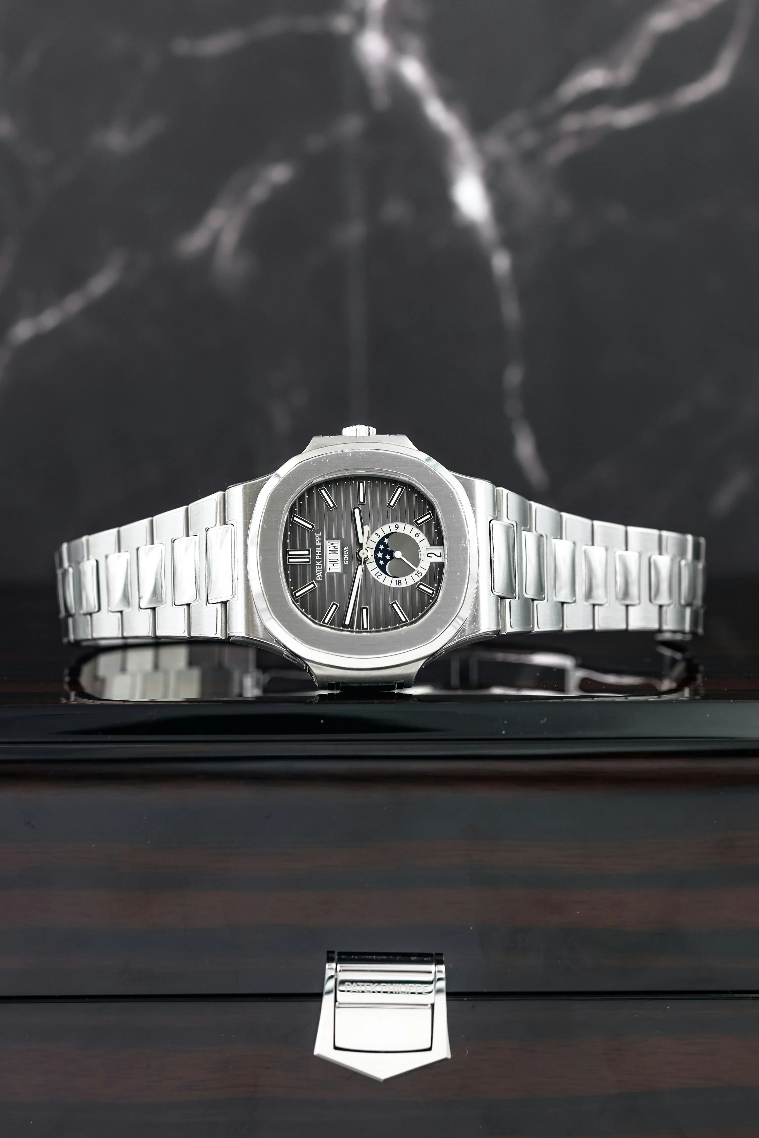 Patek Philippe Nautilus 5726/1A 40.5mm Stainless steel Grey 14